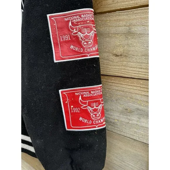 Vintage Rare Chicago Bulls NBA Championships Jacket Large Reversible *READ DES** - Picture 6 of 16